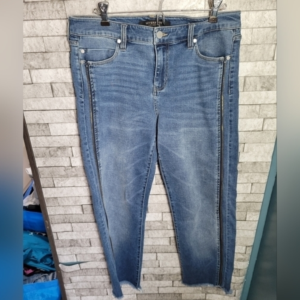 Liverpool The Crop Straight‎ size 8/29 jeans zip leg detail raw hem